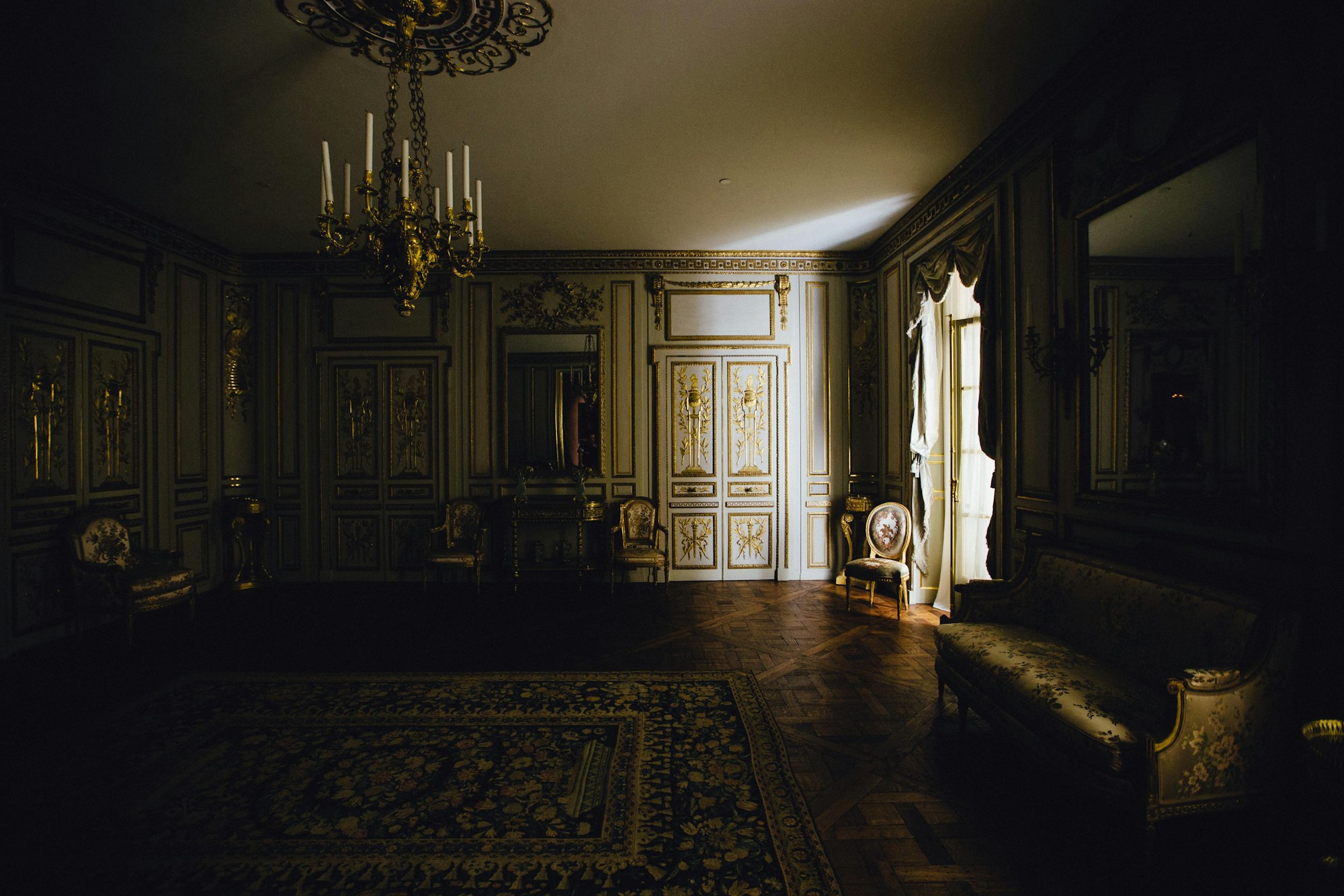 Salon parisien feutré